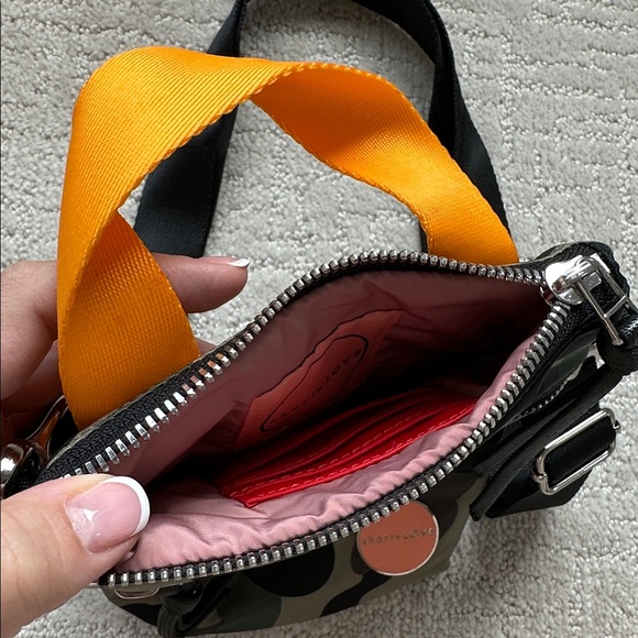 Shorty love Camouflage Crossbody Bag with Black Strap - Picture 5 of 5